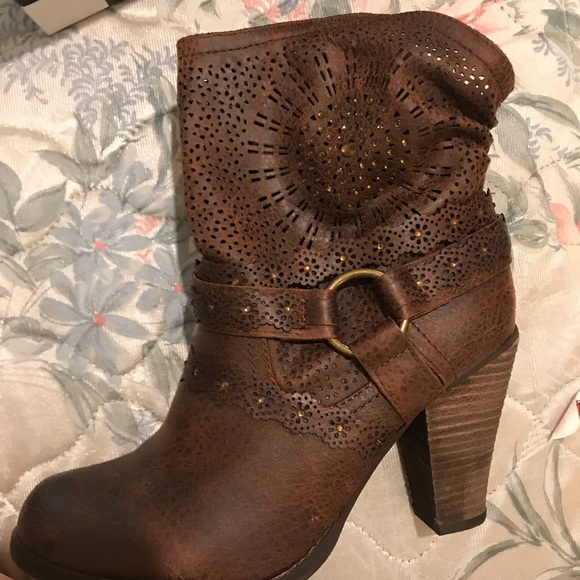 Booties - Picture 3 of 7